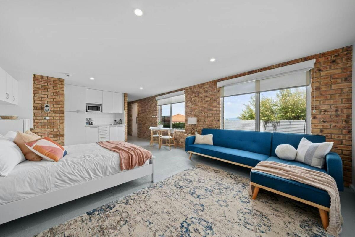 Seperate Studio  unit with Kitchette and Shower and Toilet