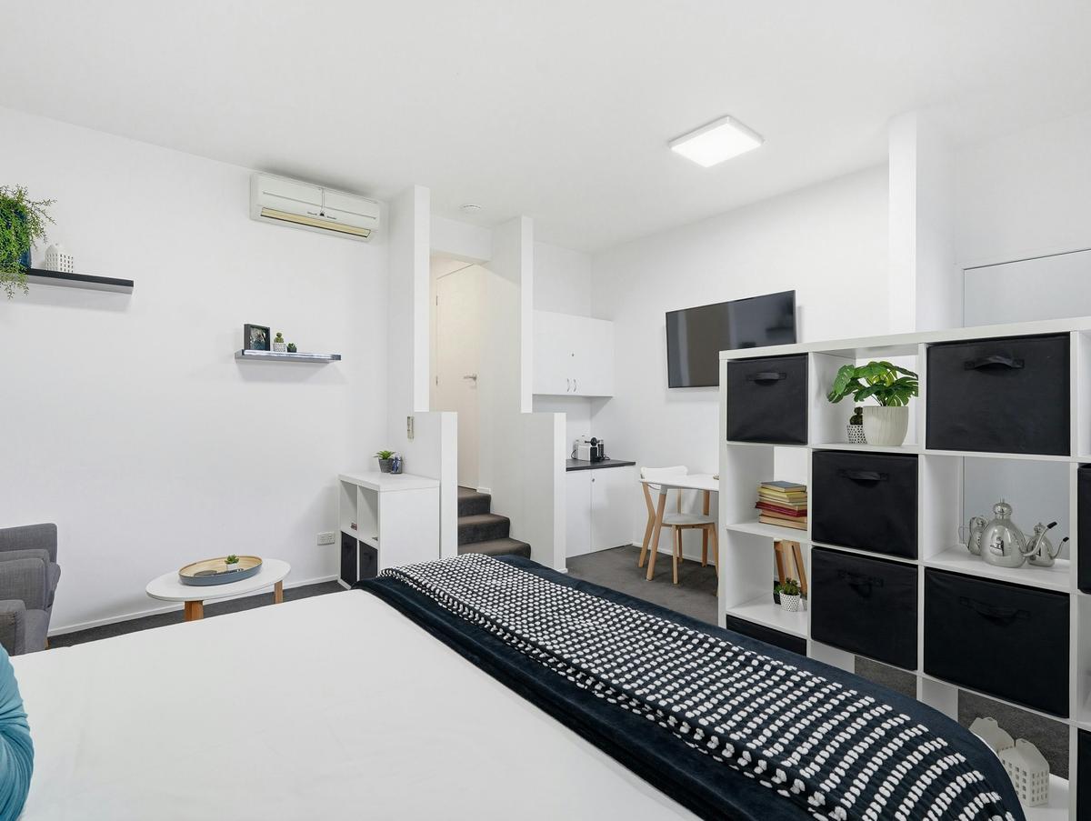 Queen sleeping area
