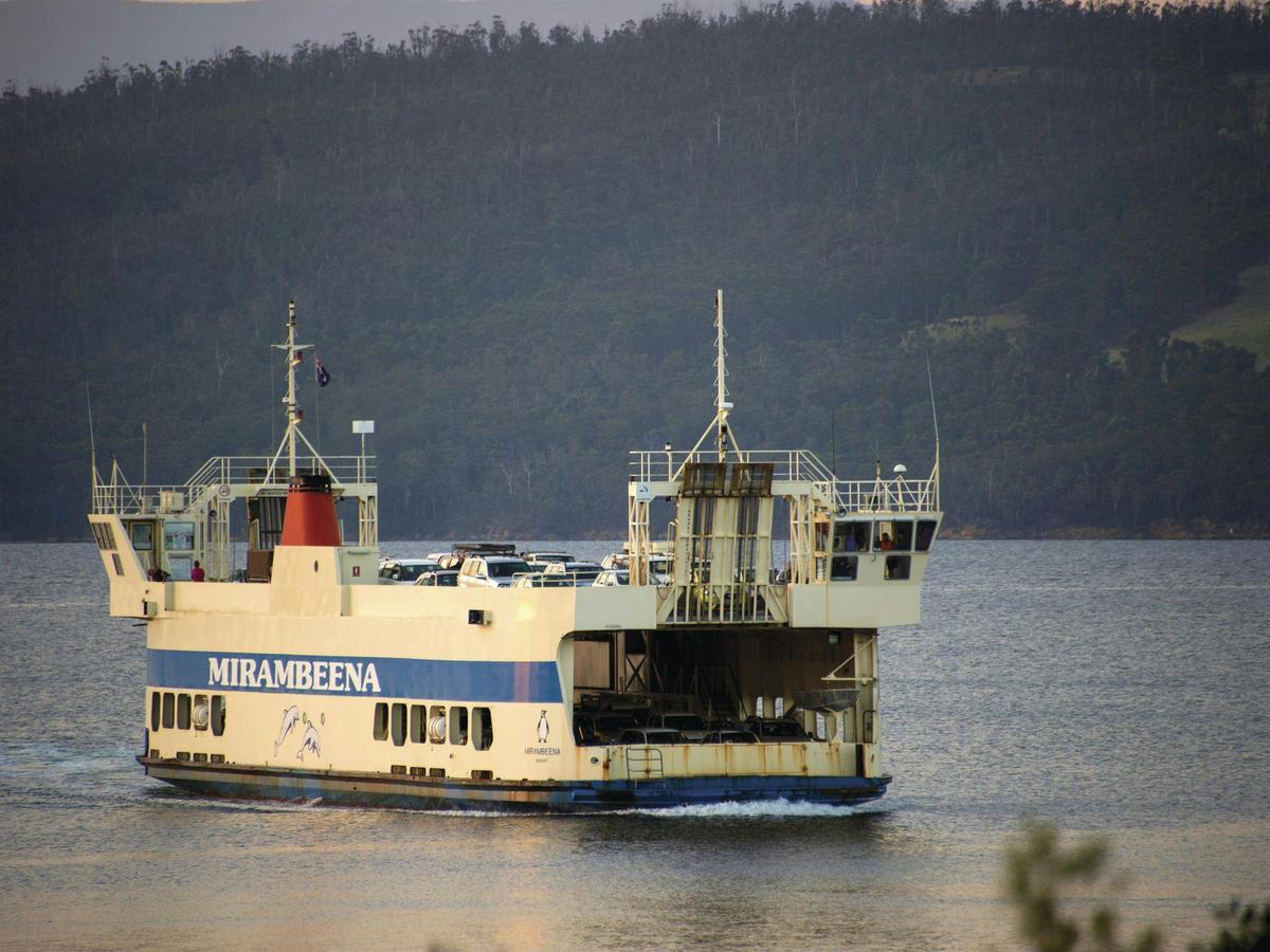 Mirambeena departing Kettering