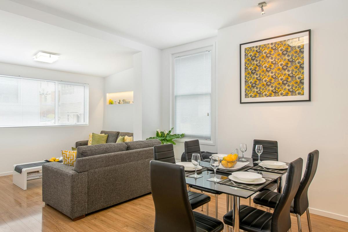 Apartment 1 lWellington ounge dining