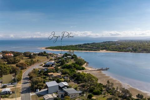 Joeys Place