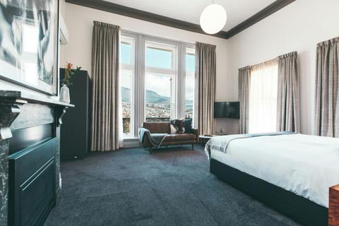 Hunter Suite