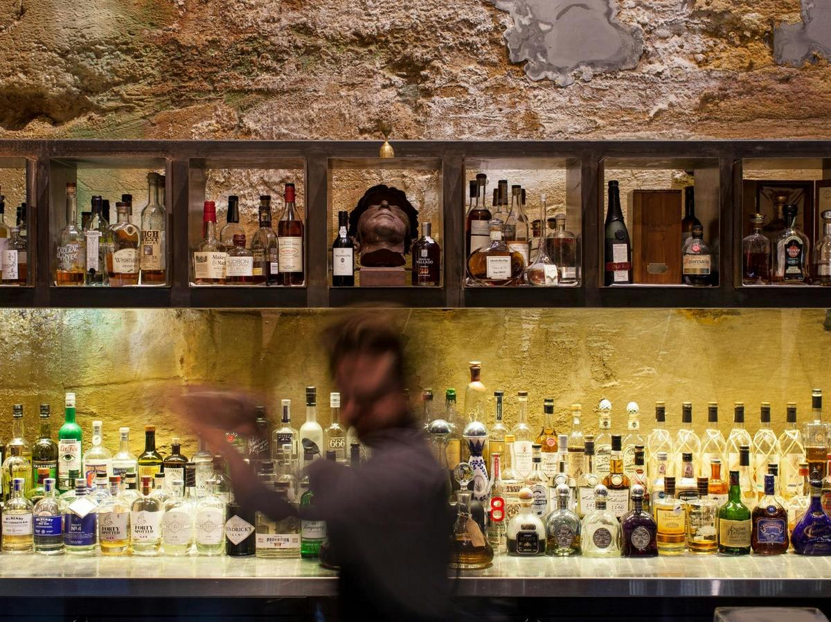 Void Bar, Mona
