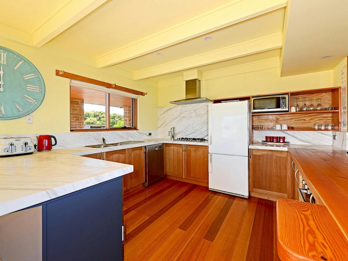 Cloudy Bay Villa - Kitchen