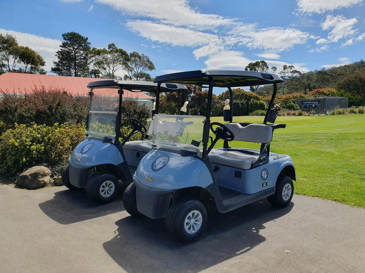 Kingston Beach Golf Club - buggies available to hire