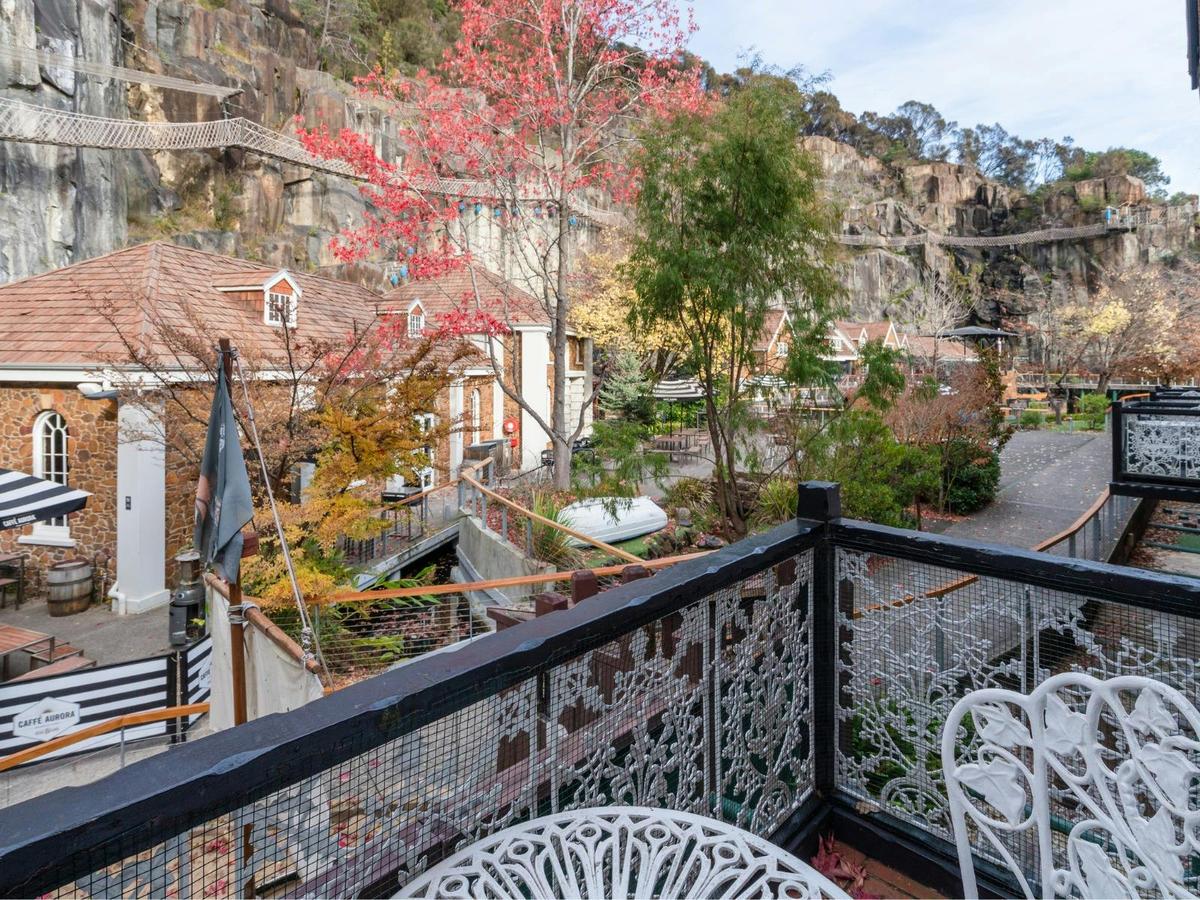 Balcony 3 Bedroom Apt