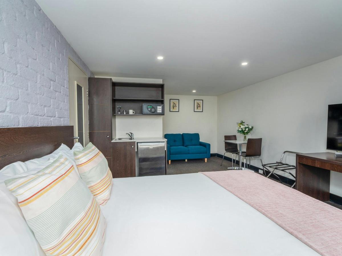 Standard Queen Room