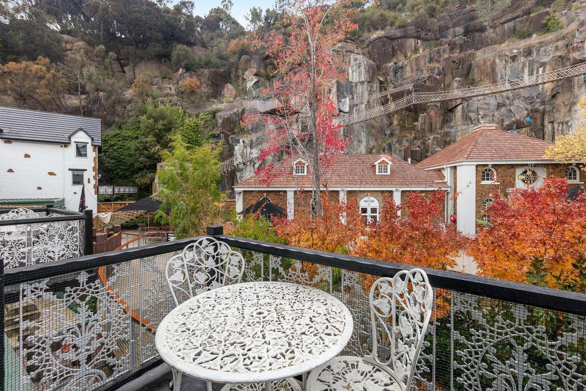One Bedroom Apartment