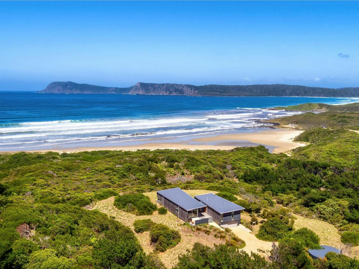 Cloudy Bay Beach House - Aerial view towards Cloudy Bay