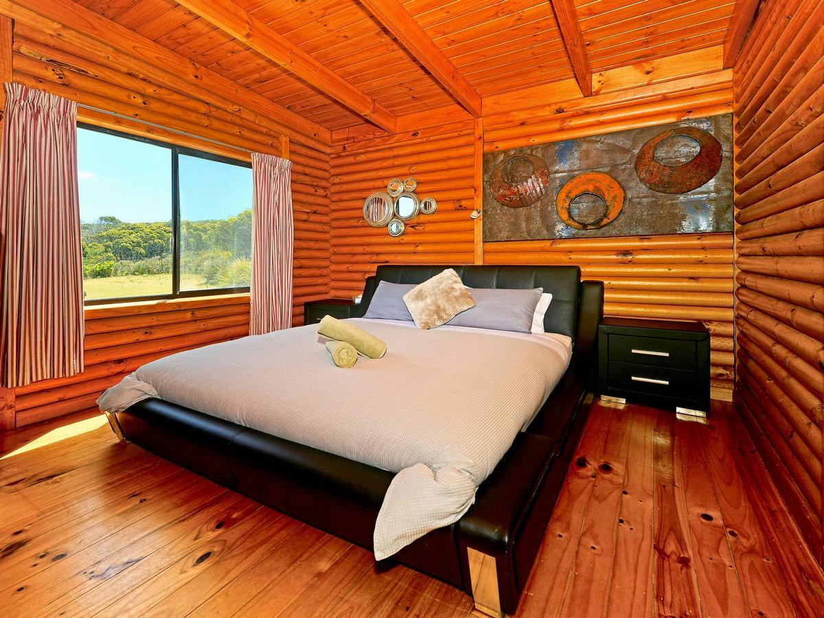 Cloudy Bay Cabin