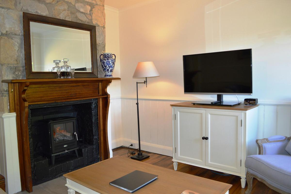 Colonial Cottage