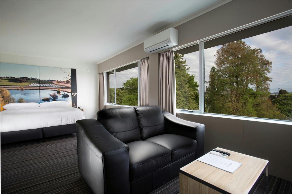 Premium Room 1 King Bed View