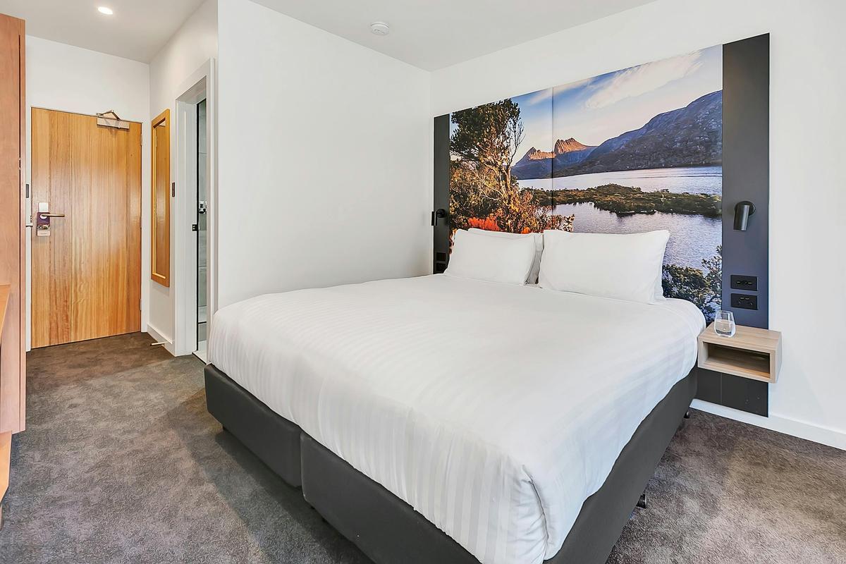 Deluxe Room 1 King Bed