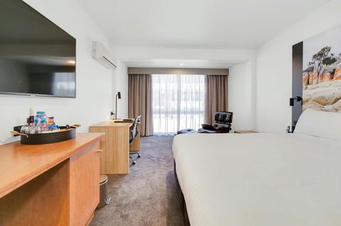 Deluxe Room 1 King Bed