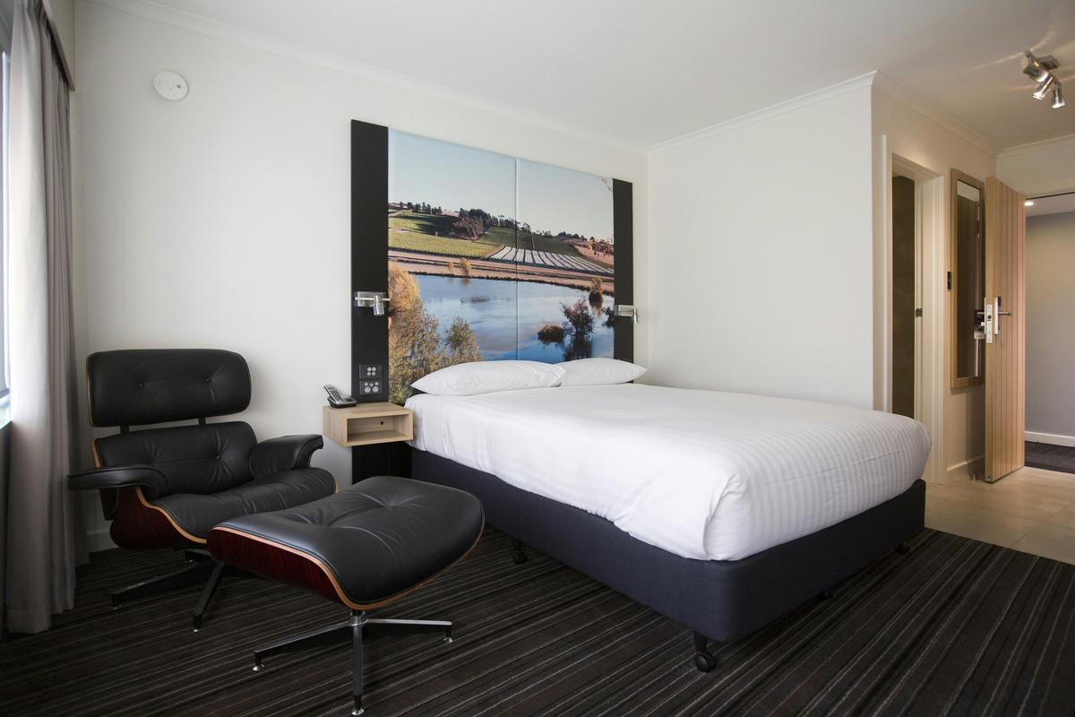 Superior Room 1 queen bed View
