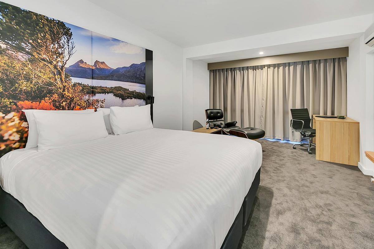 Deluxe Room 1 King Bed