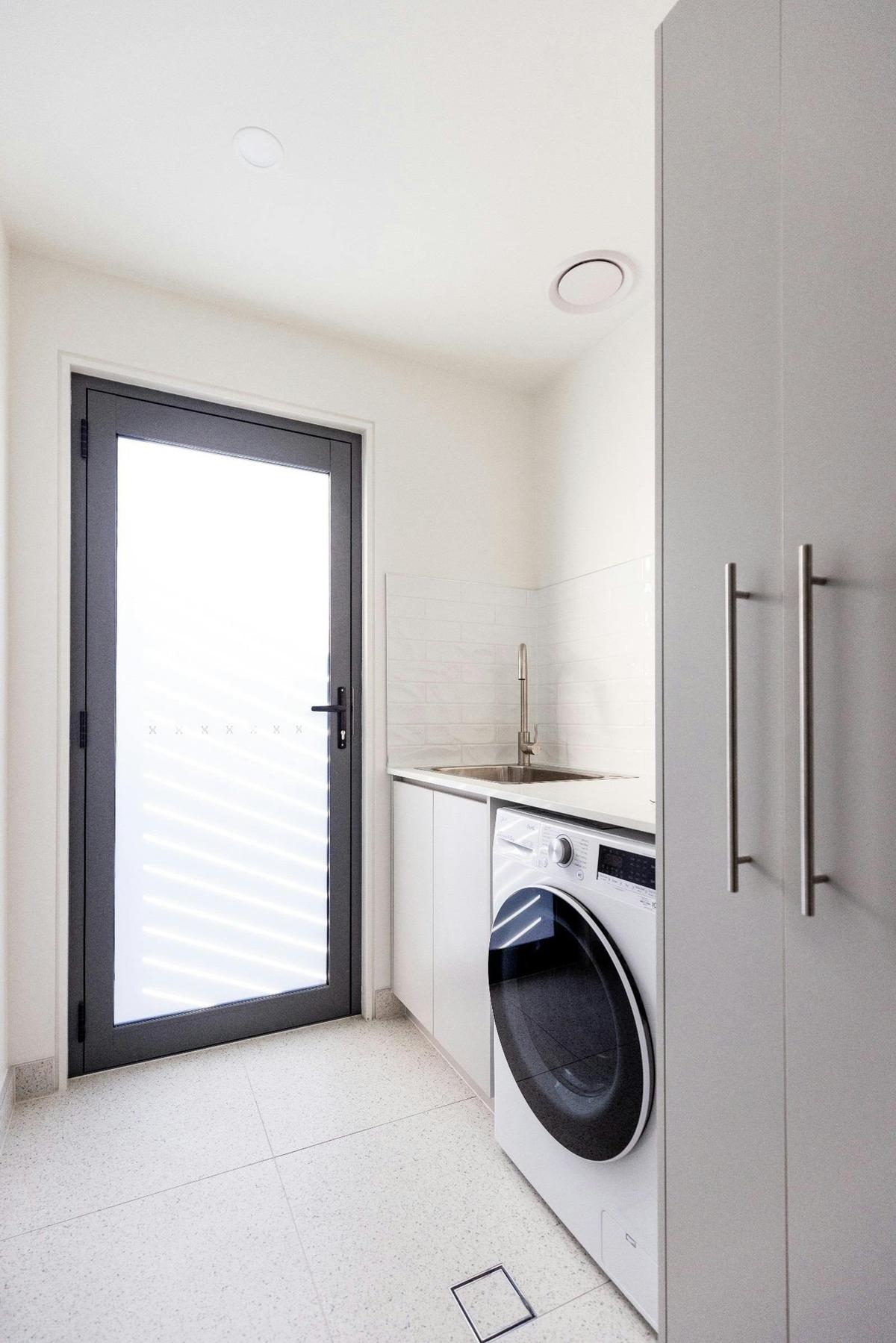 Private laundry facilities with washer/dryer