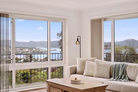 Lovely 2-Bedroom Home with Great Views