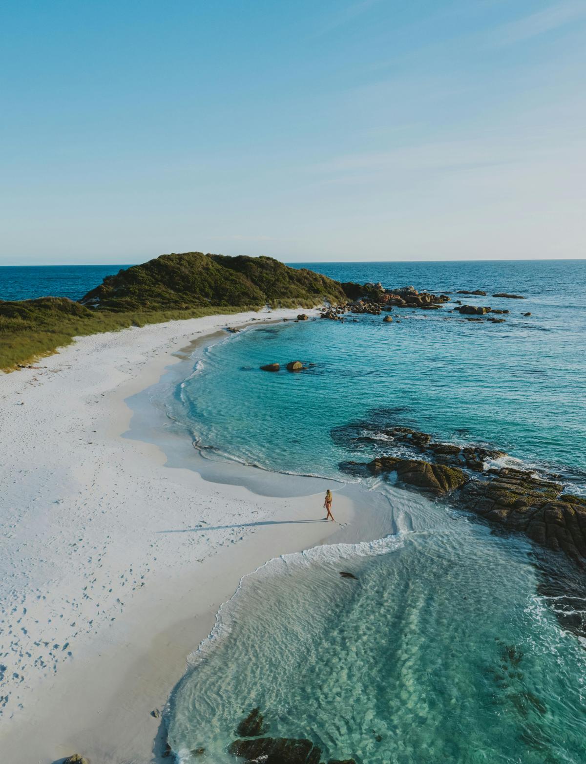 Pristine white sands and crystal waters — Tasmania’s Bay of Fires magic