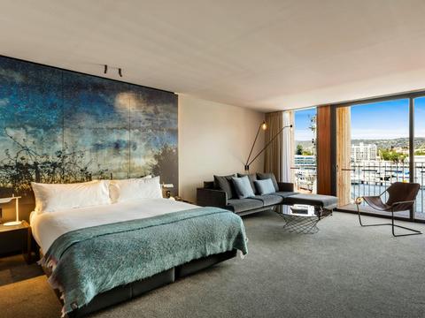Superior Waterfront Room