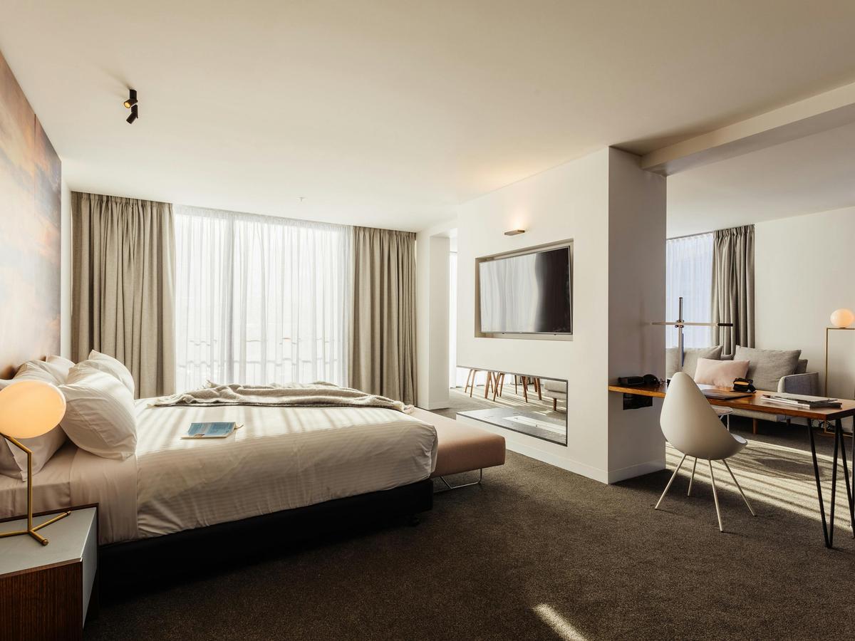 Executive Corner Suite