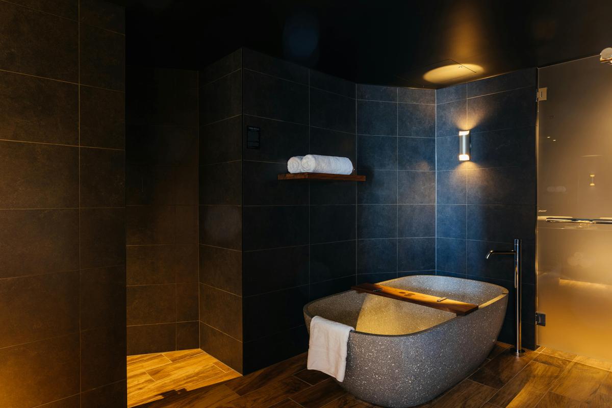 Executive Waterfront Suite