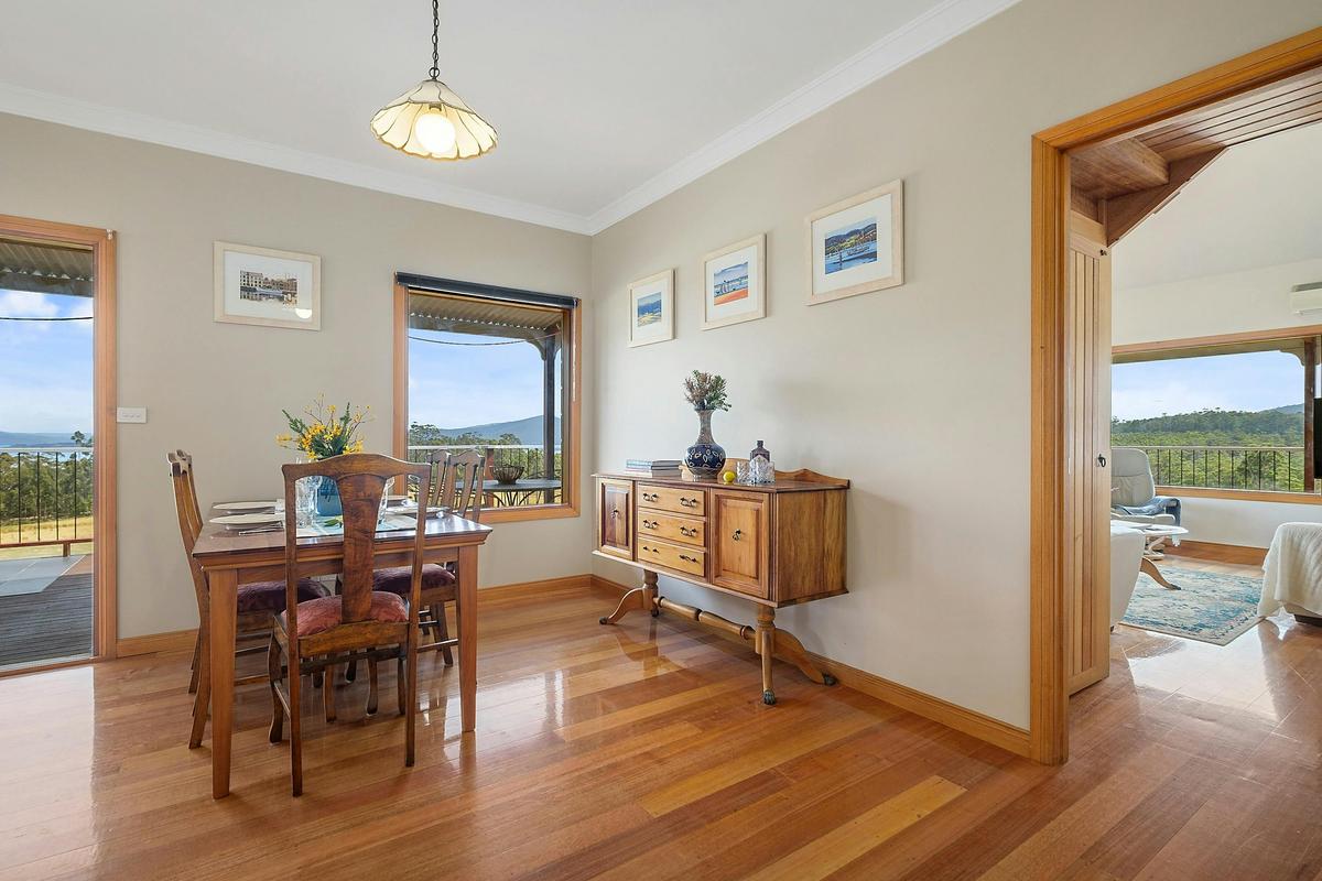Manfield Country Bruny Island- Dining area