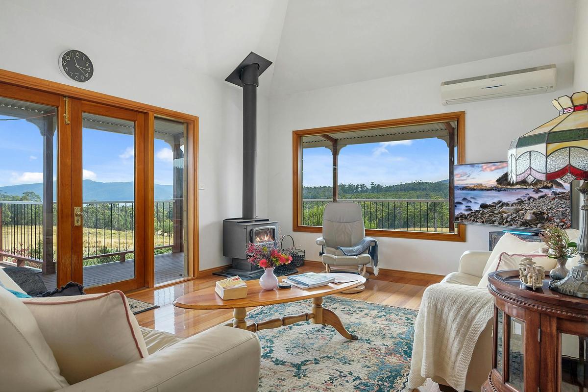 Manfield Country Bruny Island-Living area