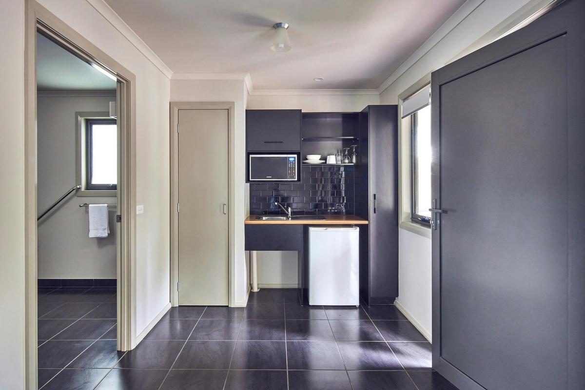 Studio Cabin (Access Friendly)