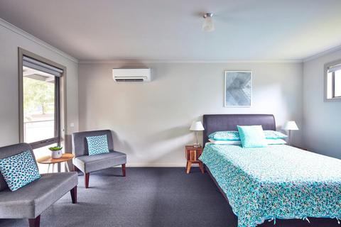 Studio Cabin (Access Friendly)