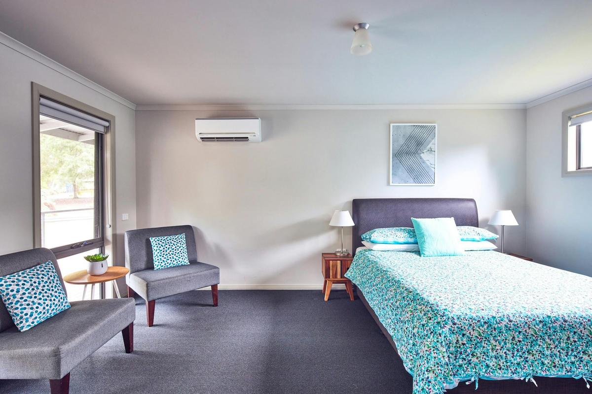 Studio Cabin (Access Friendly)