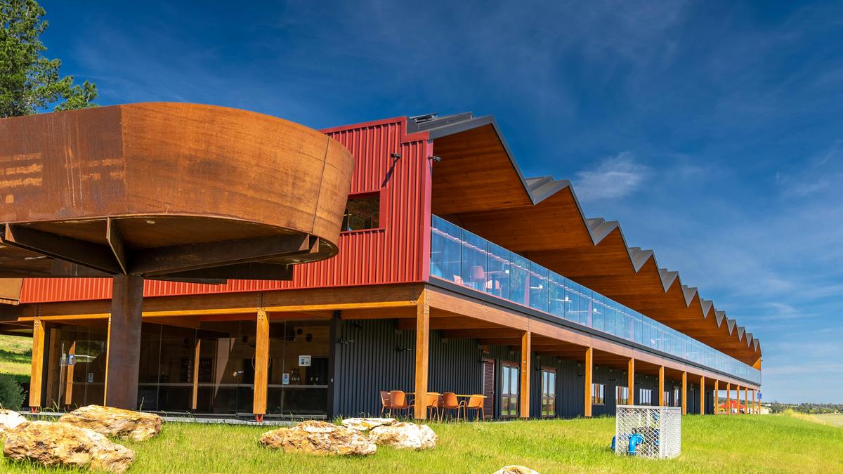Cafe and Restaurant Building