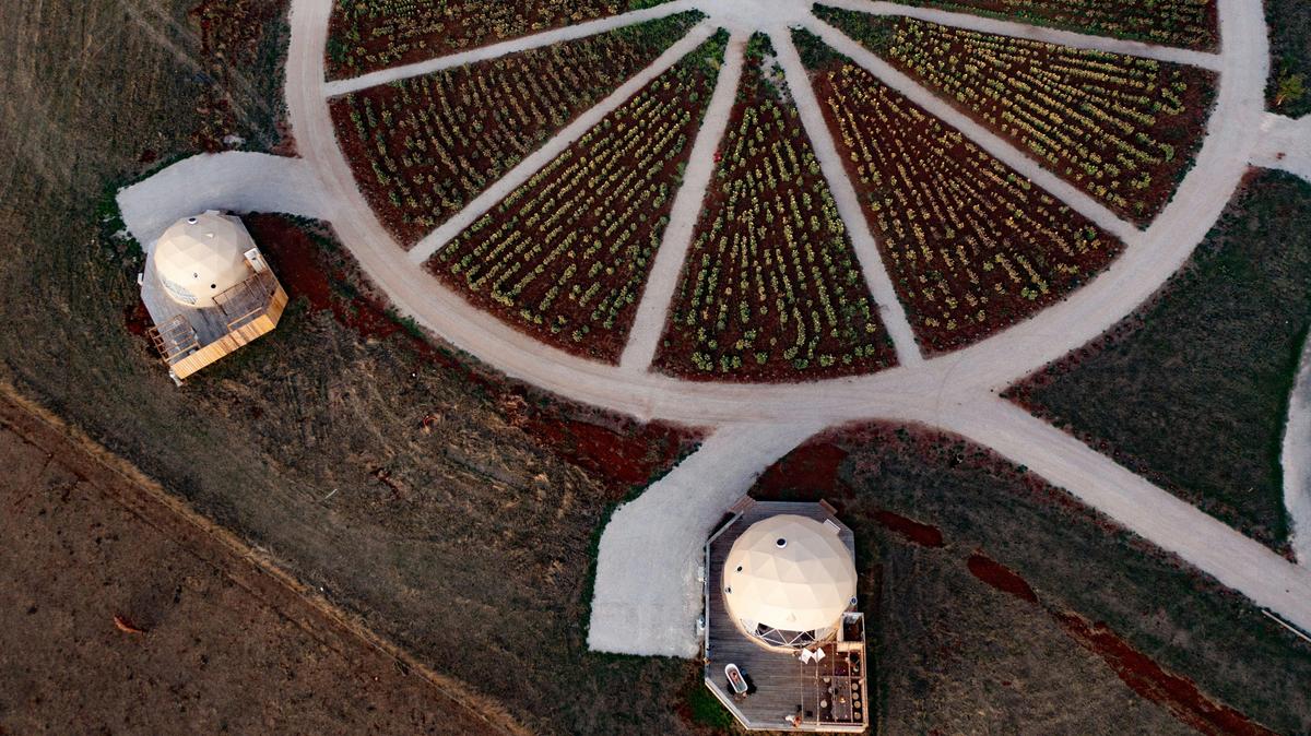 Giant sundial