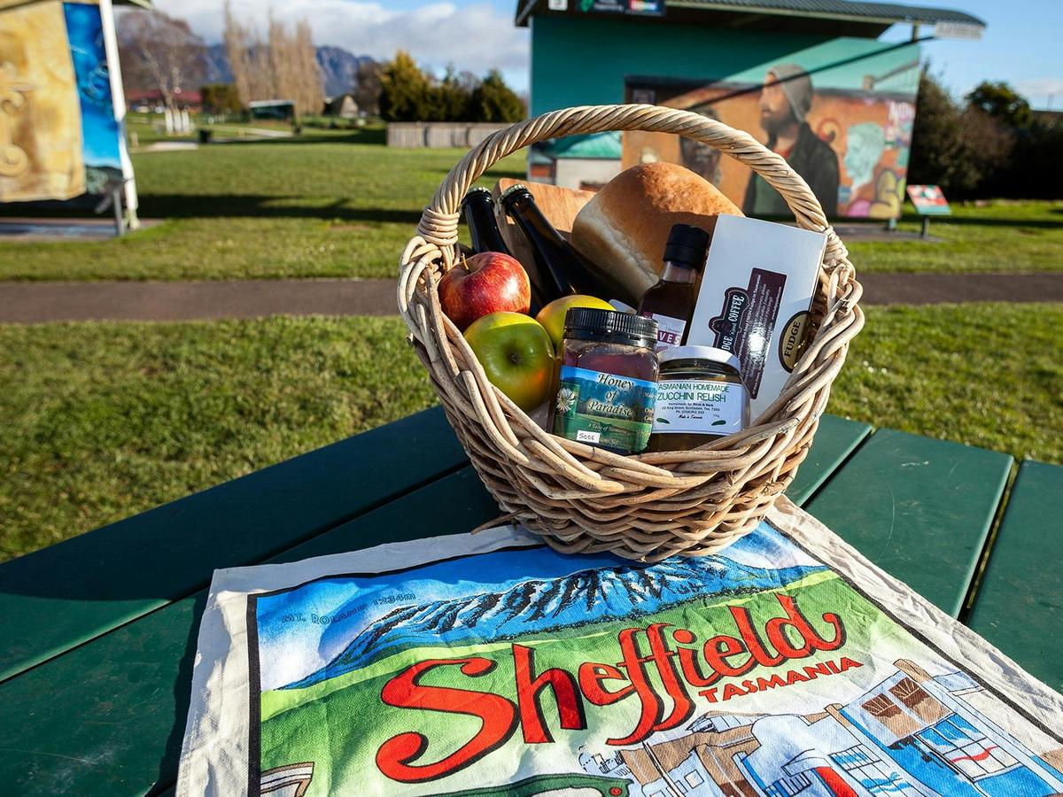 Picnic in Mural Park