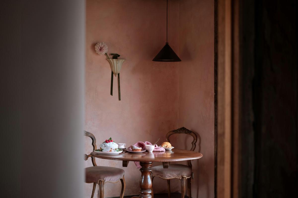 The kitchen table overlooking the river