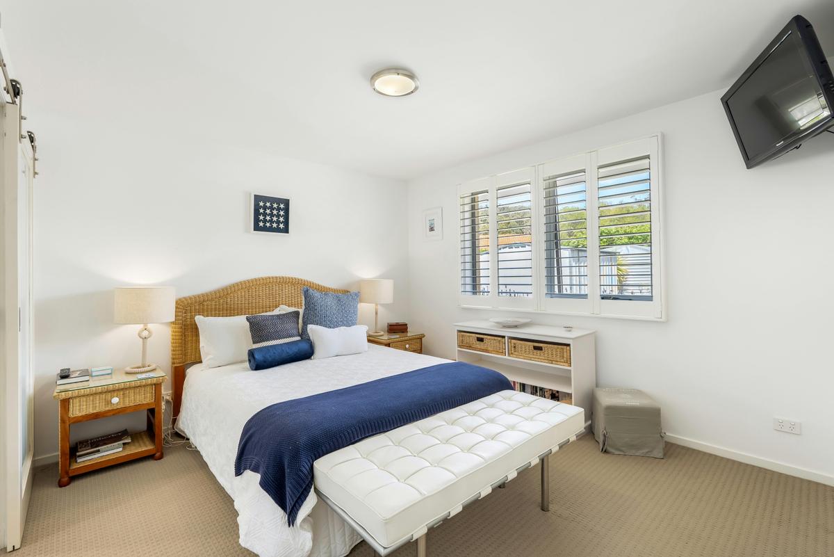 Photo of the queen bed in the master bedroom