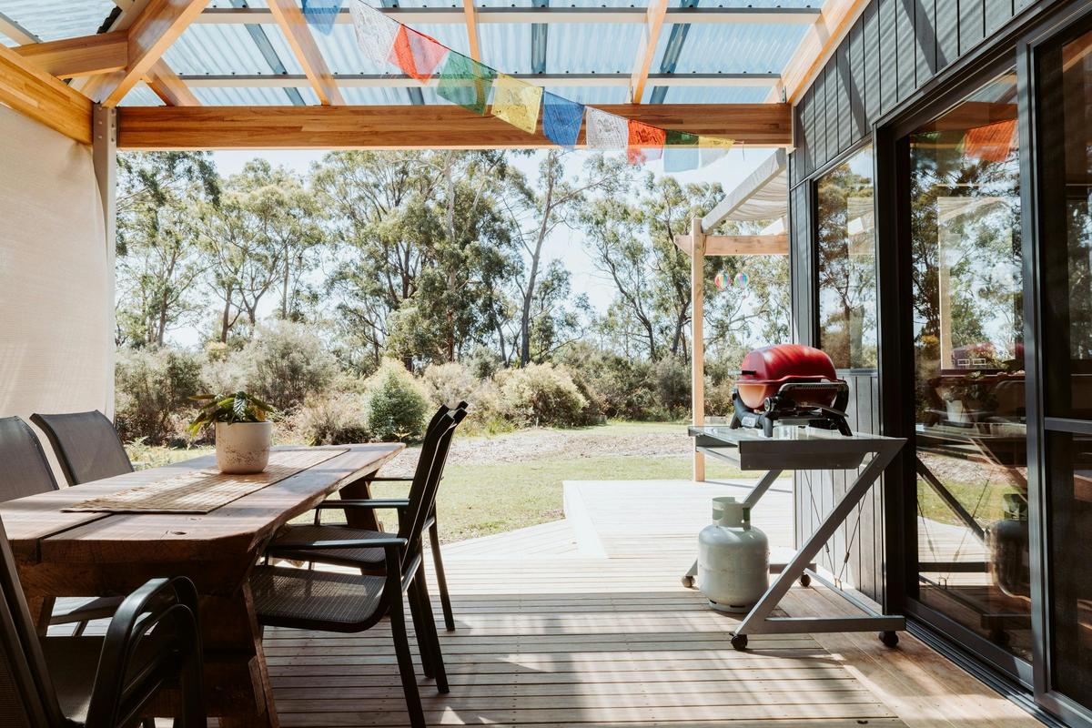 Slide open the doors, fire up the Weber, and dine alfresco with stunning bushland views.
