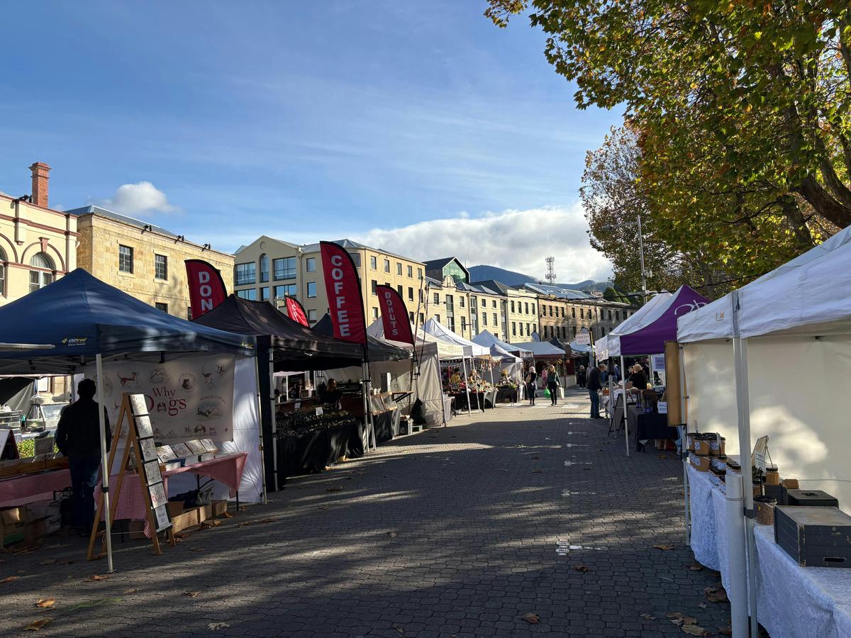 Salamanca Markets minutes away.