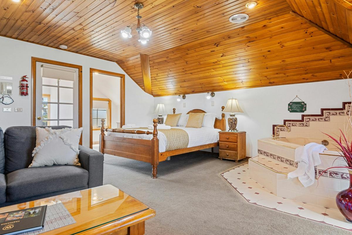 Lodge Suites (Sherbourne Lodge)