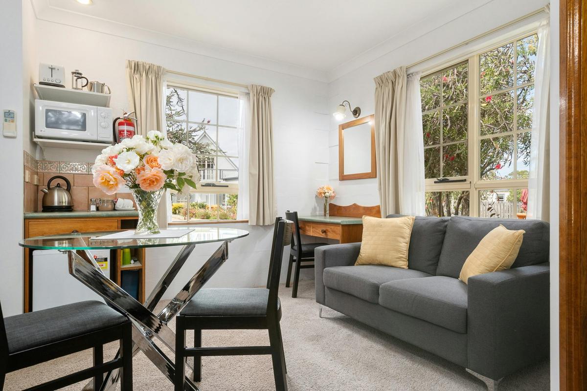 Lodge Suites (Sherbourne Lodge)