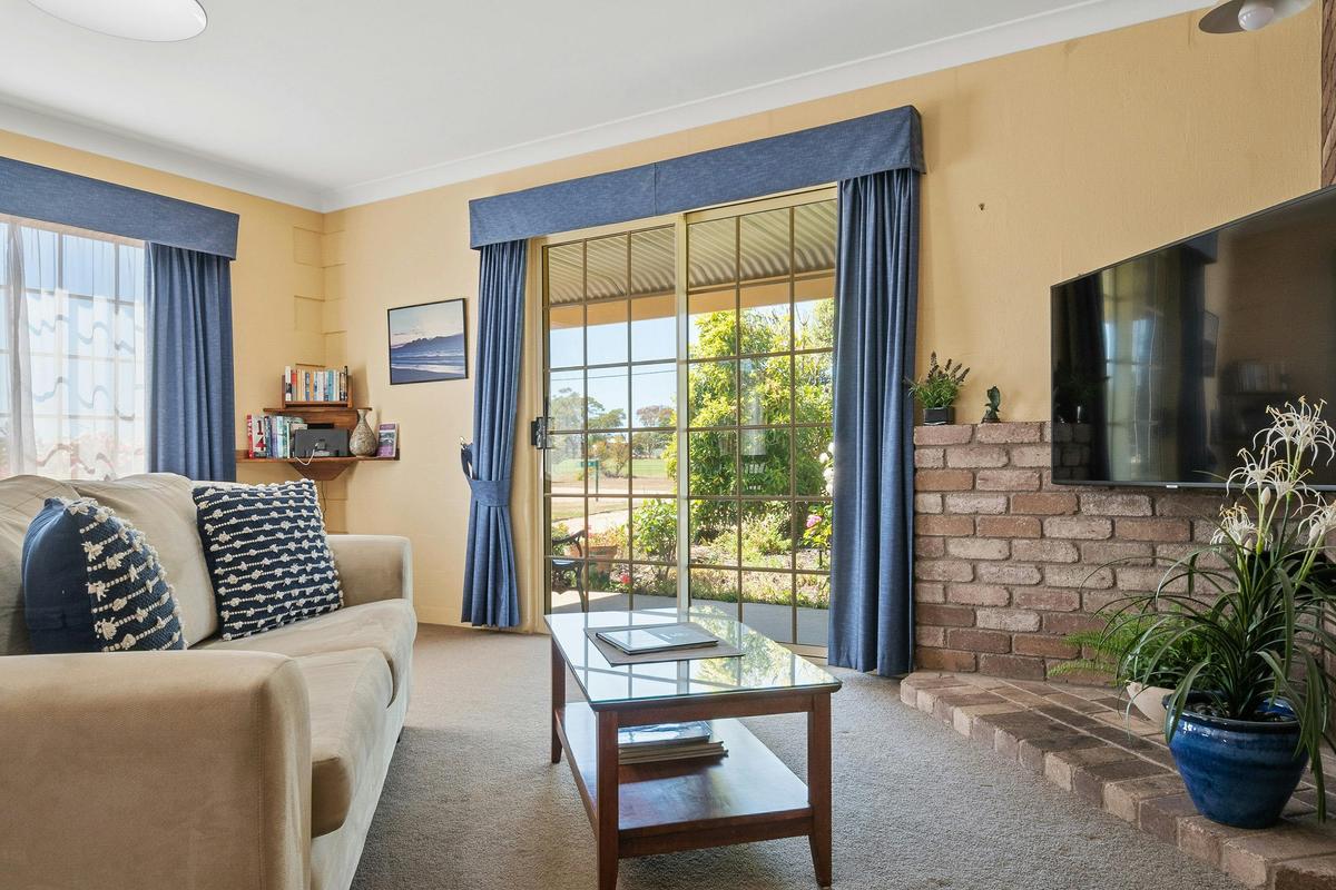 2 bedroom heritage styled cottage Living Room with large 50" Smart TV