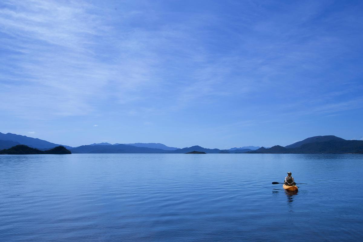 Lake Pedder Kayak Tour