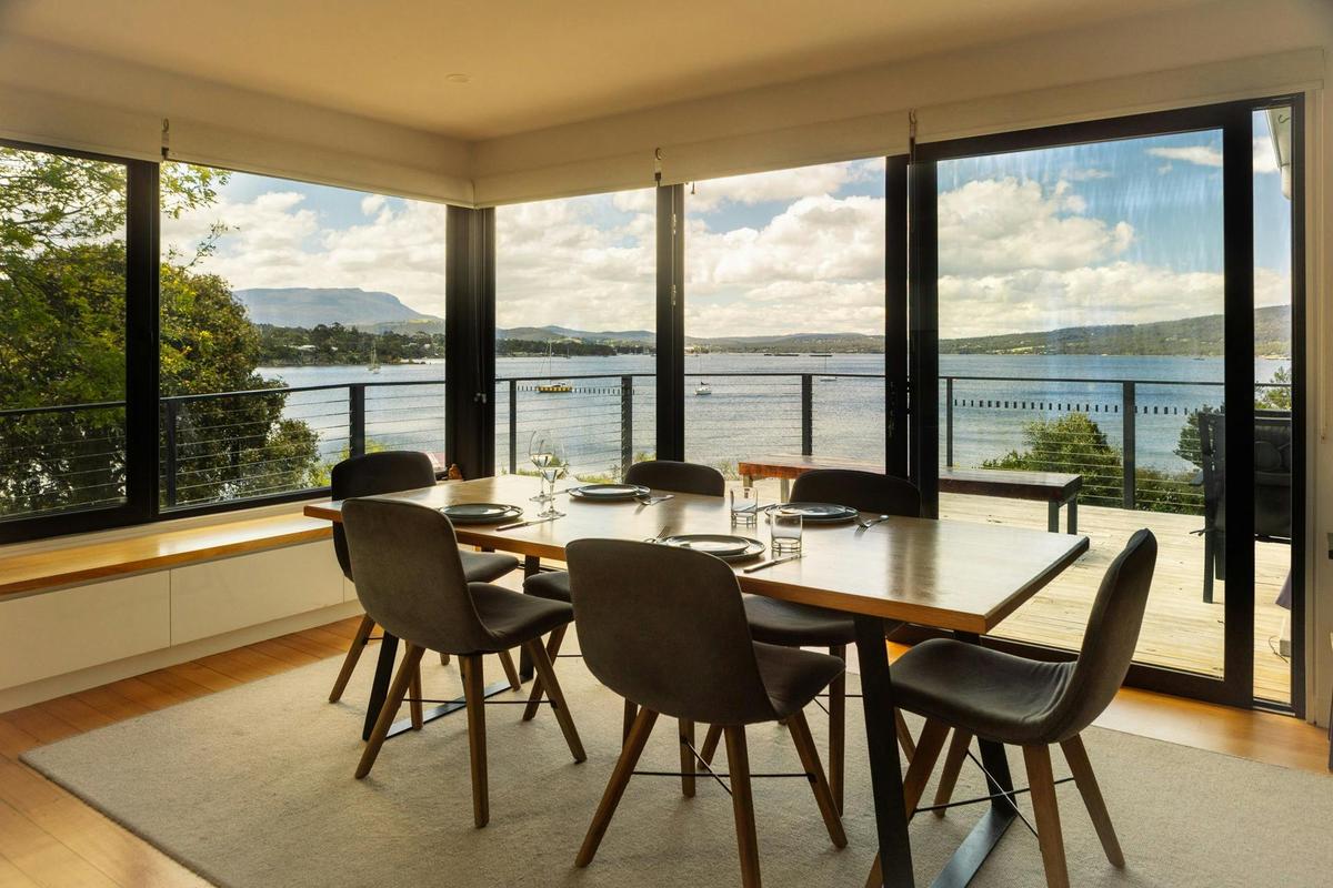 Dining room & view