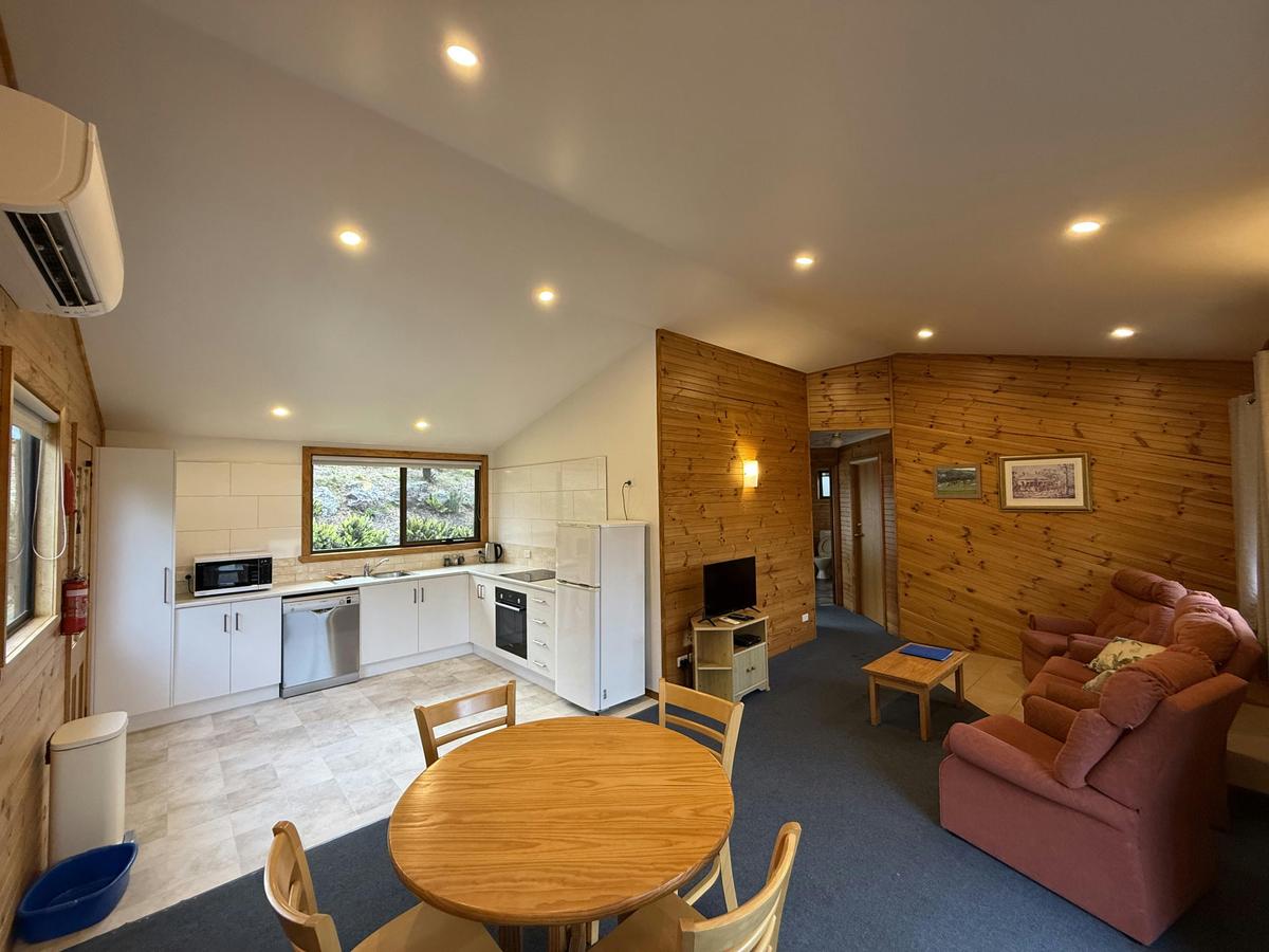 Spa Cottage Kitchen Lounge
