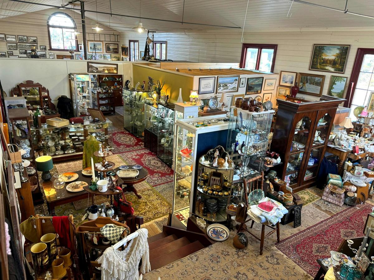 A maze of 16 dealers with antiques, collectables and Tasmanian timber furniture