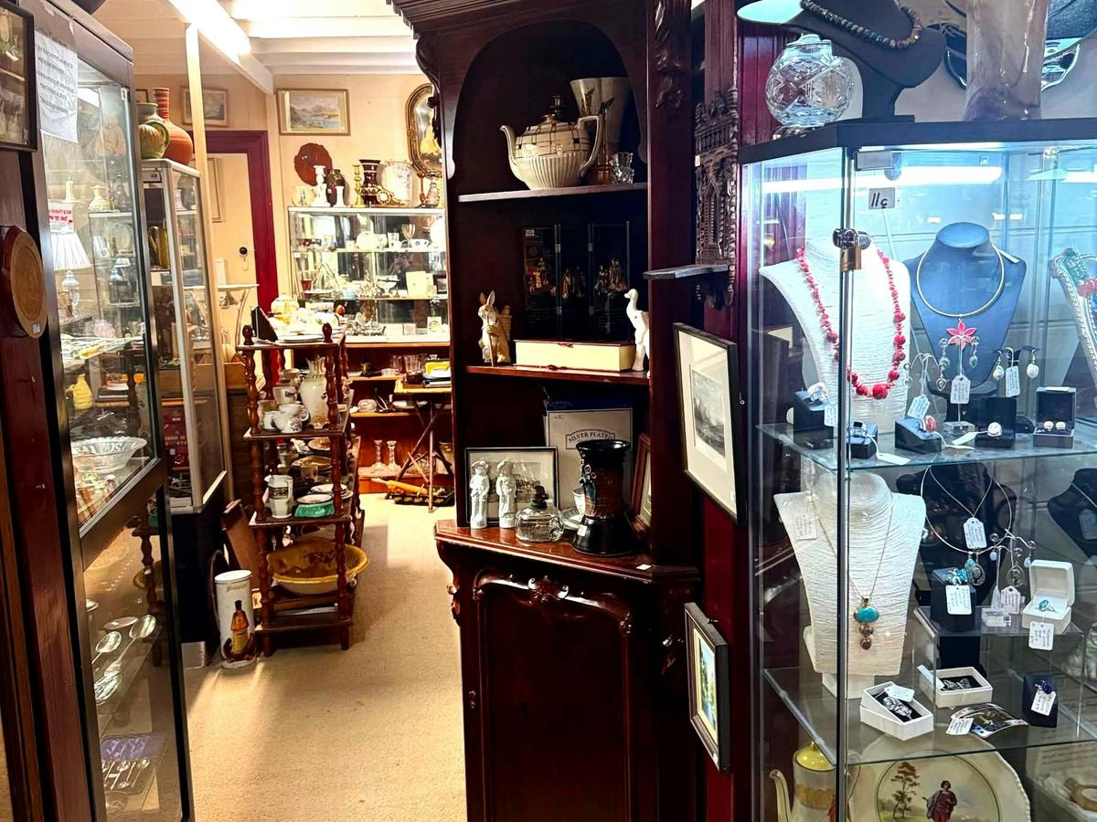 Antique jewellery, sterling silver and collectables in secure display cabinets