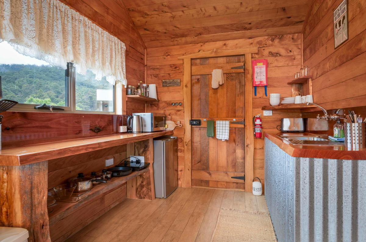 Country Hut Kitchen