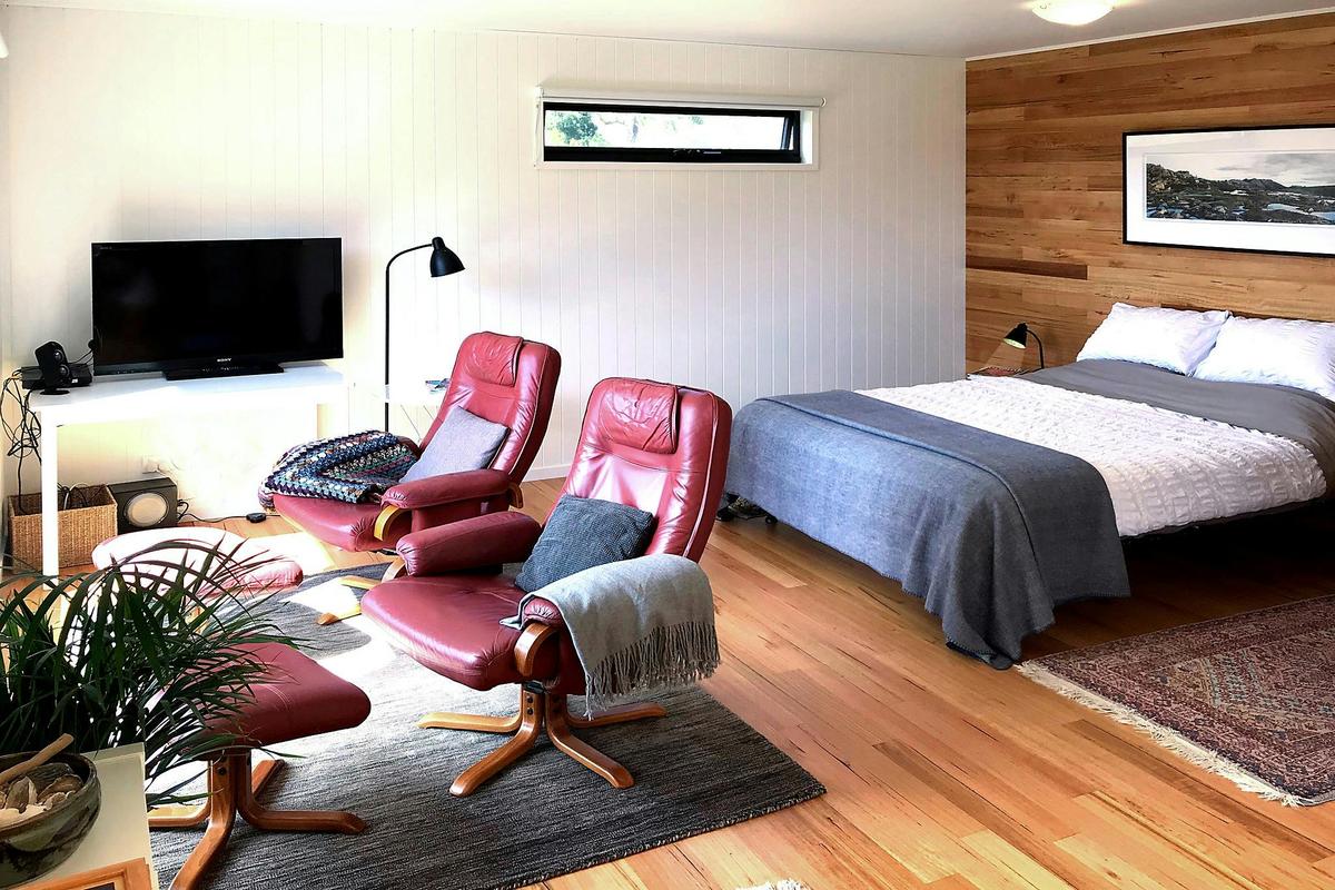 watch the view in comfort, relaxed easy chairs and a queen size bed