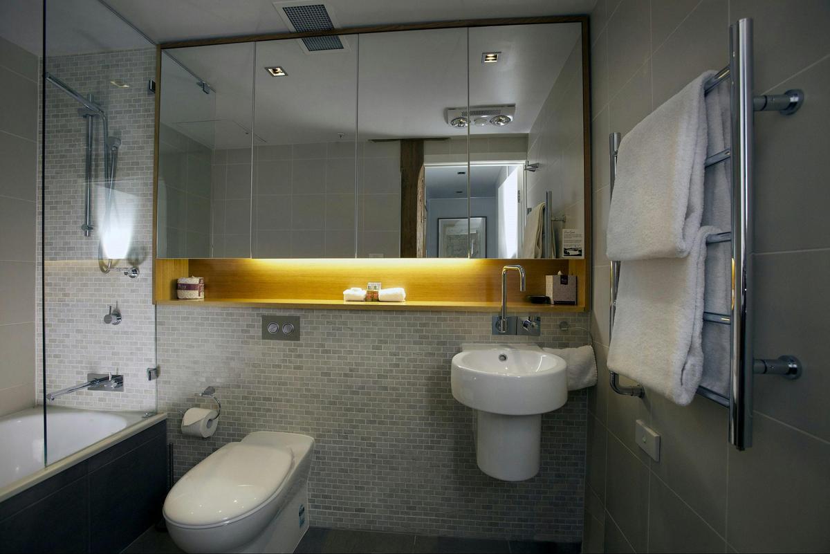 Harbouside bathroom