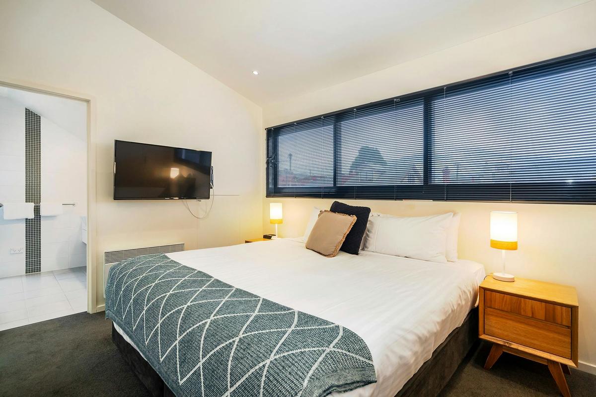 South Street - bedroom with ensuite